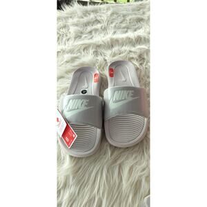 4040) Nike Women Platinum Violet  Victori One Slide Size US 8